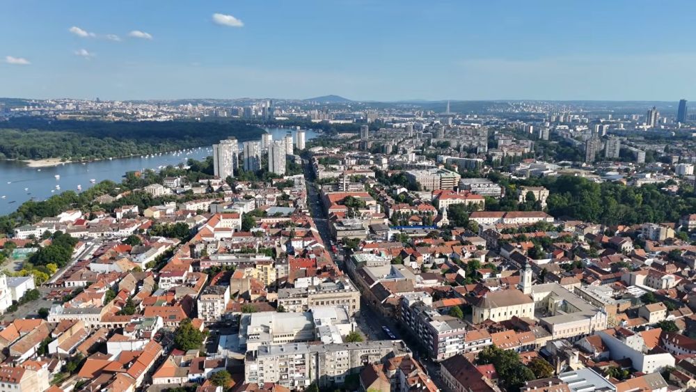 Panoramski pogled na Beograd, Zemun i Dunav iz vazduha